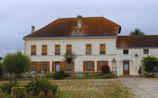 AGRICULTURAL PROPERTY, FORMER HUNTING ESTATE OF 111 HA NEAR JONZAC
