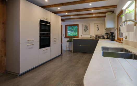 Stunning family chalet in a prime Les Houches location