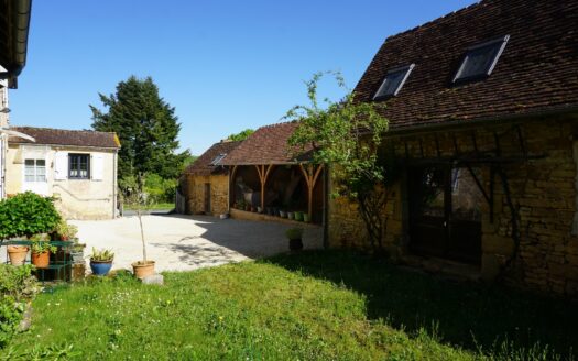 Superb 19th century real estate complex located in the heart of the unspoiled nature of the Périgord Vert.