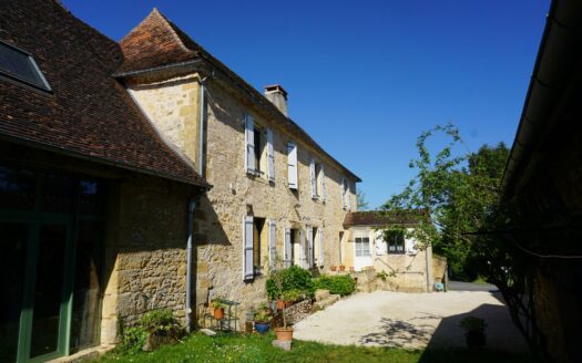 Superb 19th century real estate complex located in the heart of the unspoiled nature of the Périgord Vert.