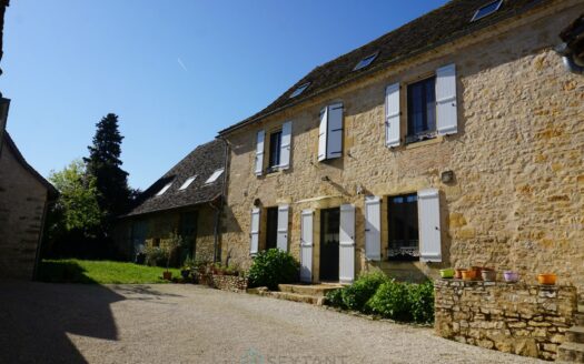 Superb 19th century real estate complex located in the heart of the unspoiled nature of the Périgord Vert.