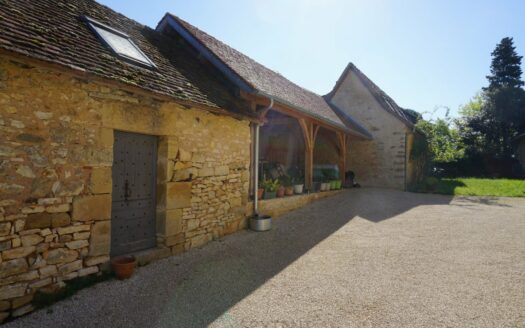 Superb 19th century real estate complex located in the heart of the unspoiled nature of the Périgord Vert.