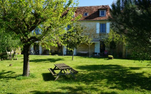 Superb 19th century real estate complex located in the heart of the unspoiled nature of the Périgord Vert.