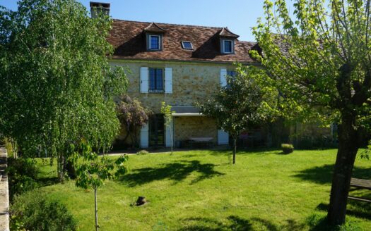 Superb 19th century real estate complex located in the heart of the unspoiled nature of the Périgord Vert.