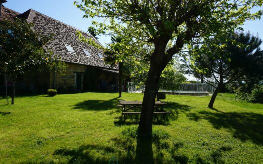 Superb 19th century real estate complex located in the heart of the unspoiled nature of the Périgord Vert.