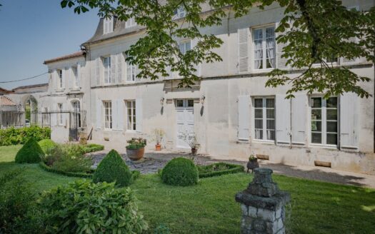 FORMER WINE PROPERTY IN GRANDE CHAMPAGNE ON OVER 3 HA