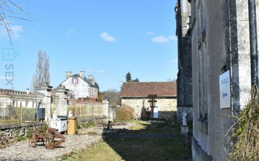 EXCEPTIONAL AND RARE CHATEAU CONVENT ON A LAND OF 3 HA