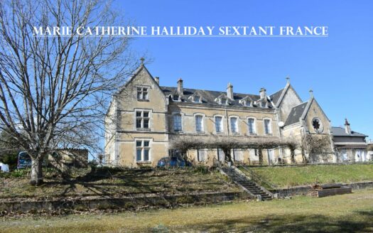 EXCEPTIONAL AND RARE CHATEAU CONVENT ON A LAND OF 3 HA