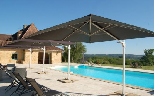 Sumptuous 17th century stone estate, nestled in the tranquility of the Périgord Vert.