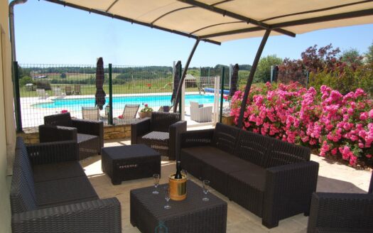 Sumptuous 17th century stone estate, nestled in the tranquility of the Périgord Vert.