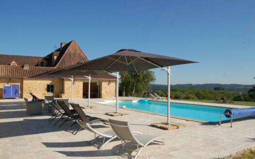 Sumptuous 17th century stone estate, nestled in the tranquility of the Périgord Vert.