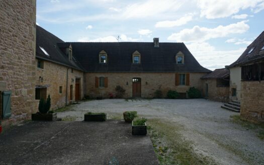 Sumptuous 17th century stone estate, nestled in the tranquility of the Périgord Vert.
