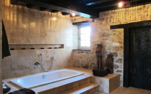 Beautifully restored 18th century property