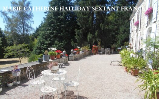HIGH NICHE MAGNIFICENT CHATEAU ON 7700 M2 WITH ITS SOURCE