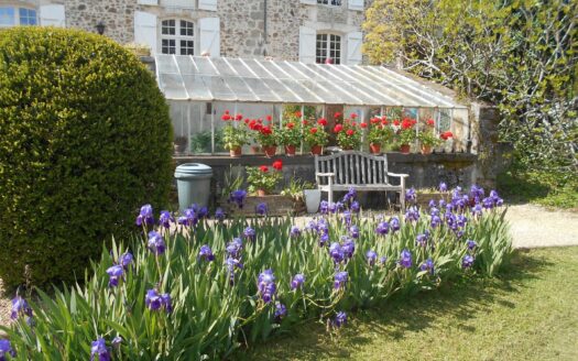 HIGH NICHE MAGNIFICENT CHATEAU ON 7700 M2 WITH ITS SOURCE