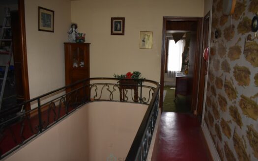 IMPOSING AND CHARMING HOUSE FROM THE 50S IN THE CENTER OF BORDEAUX