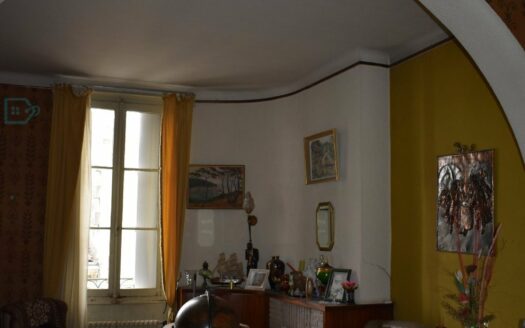 IMPOSING AND CHARMING HOUSE FROM THE 50S IN THE CENTER OF BORDEAUX