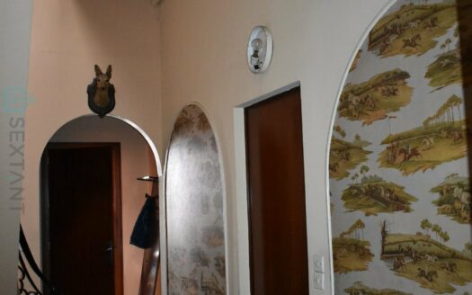 IMPOSING AND CHARMING HOUSE FROM THE 50S IN THE CENTER OF BORDEAUX