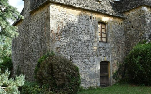 SUPERB PERIGOURDINE BUILDING WITH ITS TOWER AND TENNIS COURTS