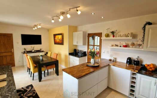 1h10 from Paris, Property ideally located in a quiet area and close to everything!