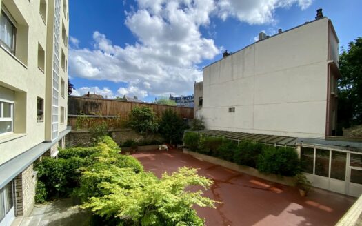 96 m2, 2 bedroom apartment, 1 cellar, 1 parking box (in option)