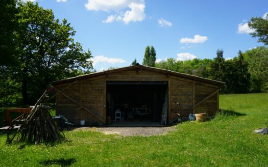 Charming property nestled in the heart of a forest, in the famous village of three wonders.