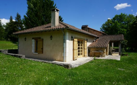 Charming property nestled in the heart of a forest, in the famous village of three wonders.