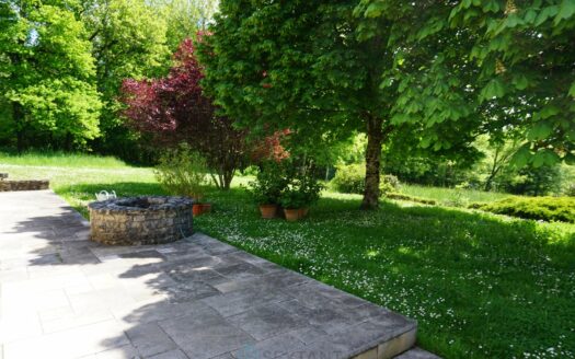 Charming property nestled in the heart of a forest, in the famous village of three wonders.