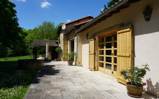 Charming property nestled in the heart of a forest, in the famous village of three wonders.